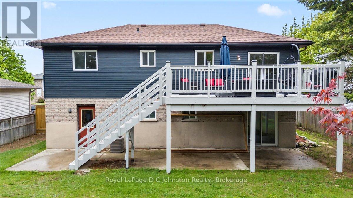 812 Bradford Street, Saugeen Shores, Ontario  N0H 2C4 - Photo 3 - X12158789