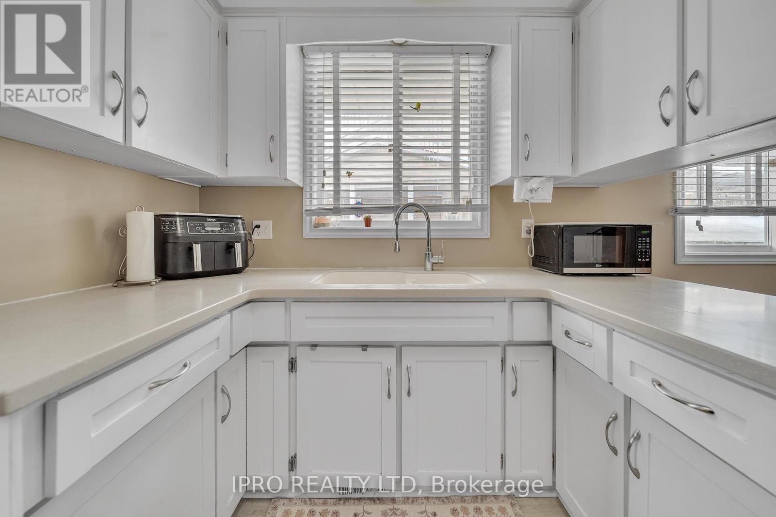 69 Rhonda Road S, Guelph (Willow West/sugarbush/west Acres), Ontario  N1H 6H3 - Photo 12 - X12158687