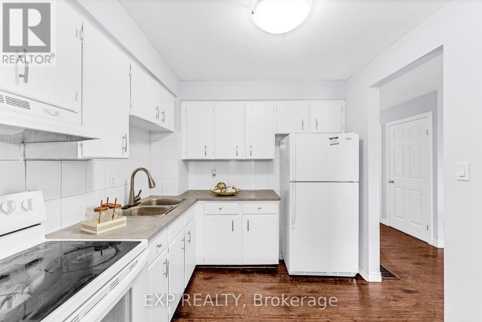 61 - 51 Paulander Drive, Kitchener, Ontario  N2M 5E5 - Photo 14 - X12158715