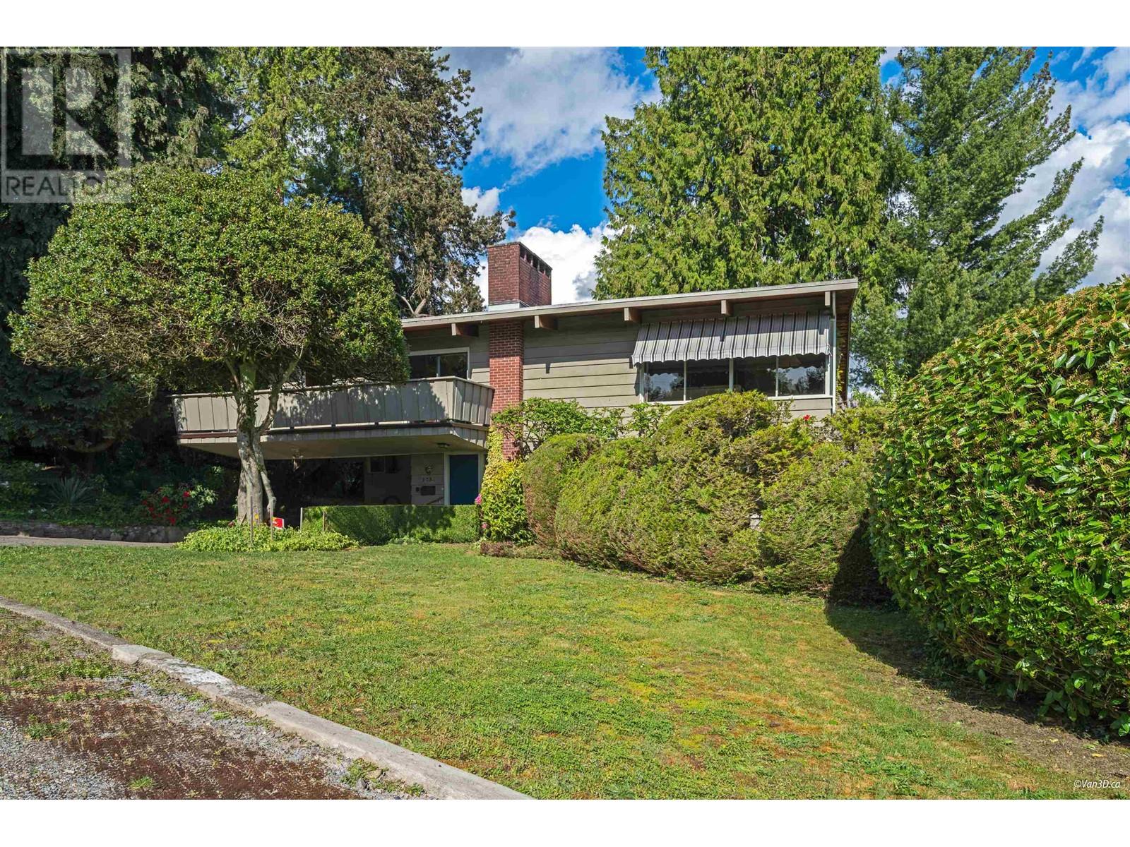 1752 Ottawa Place, West Vancouver, British Columbia  V7V 2T7 - Photo 3 - R3003984