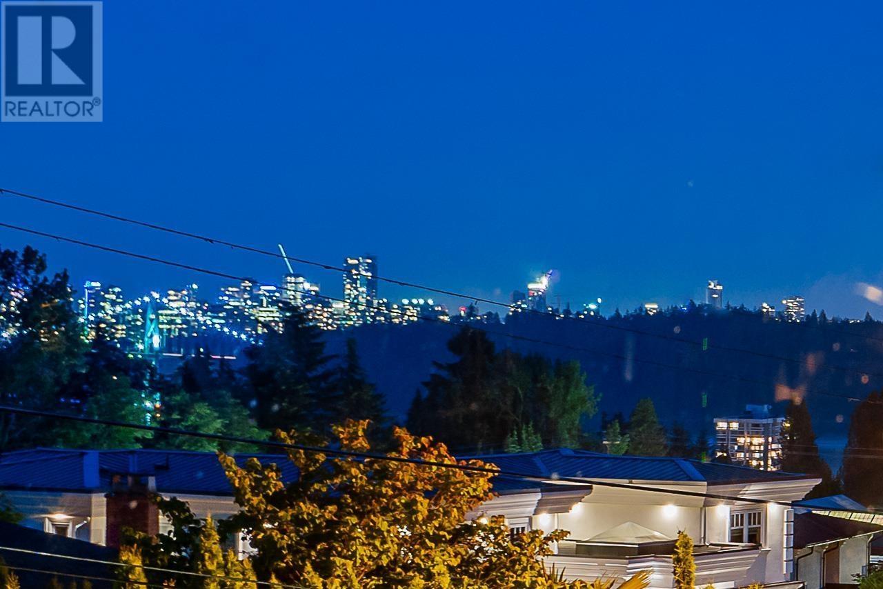 1752 Ottawa Place, West Vancouver, British Columbia  V7V 2T7 - Photo 5 - R3003984