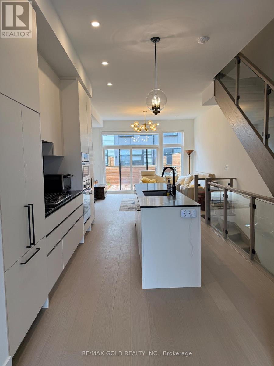 71 - 80 Coveside Drive W, Mississauga, Ontario  L5H 0B2 - Photo 4 - W12156563