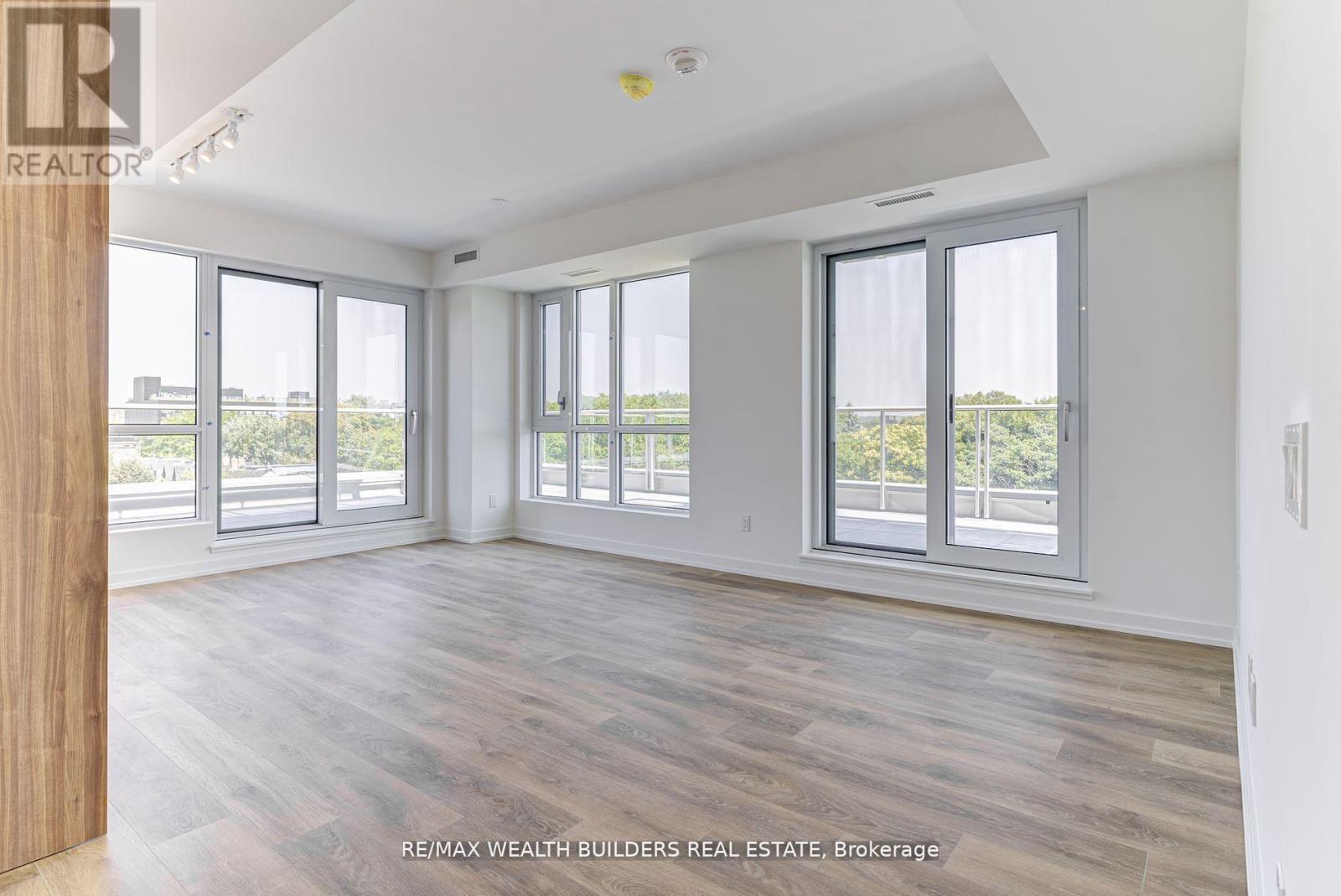 Property at 627 - 150 LOGAN AVENUE image 4