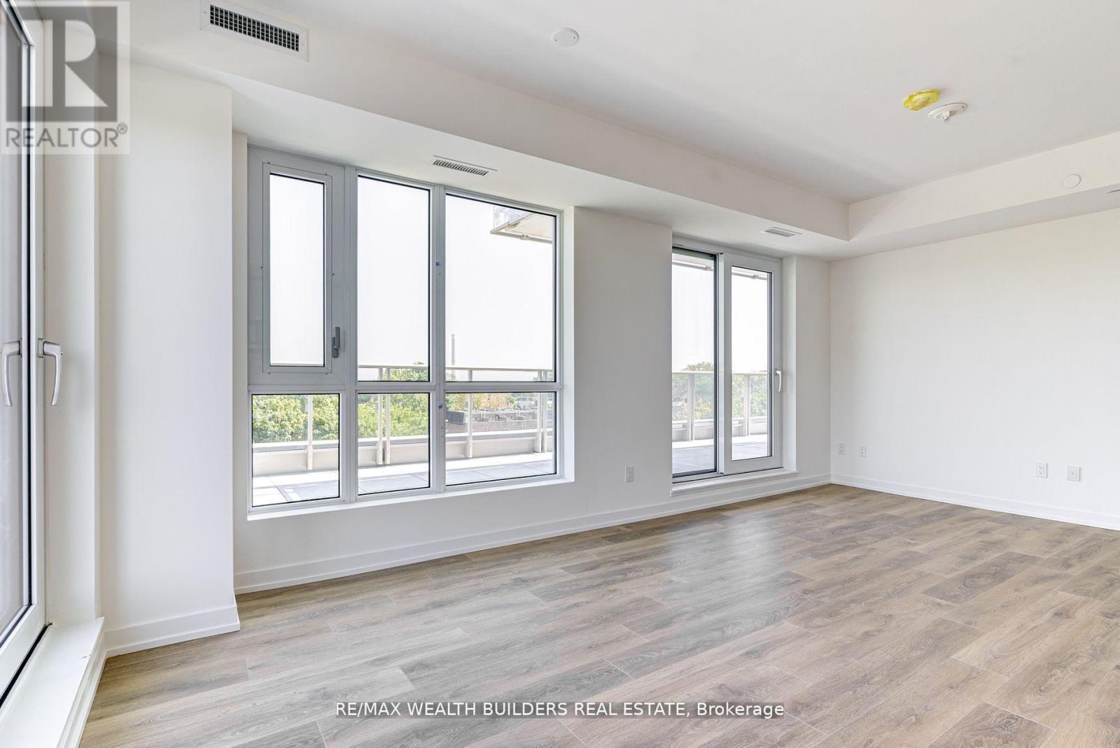 Property at 627 - 150 LOGAN AVENUE image 5