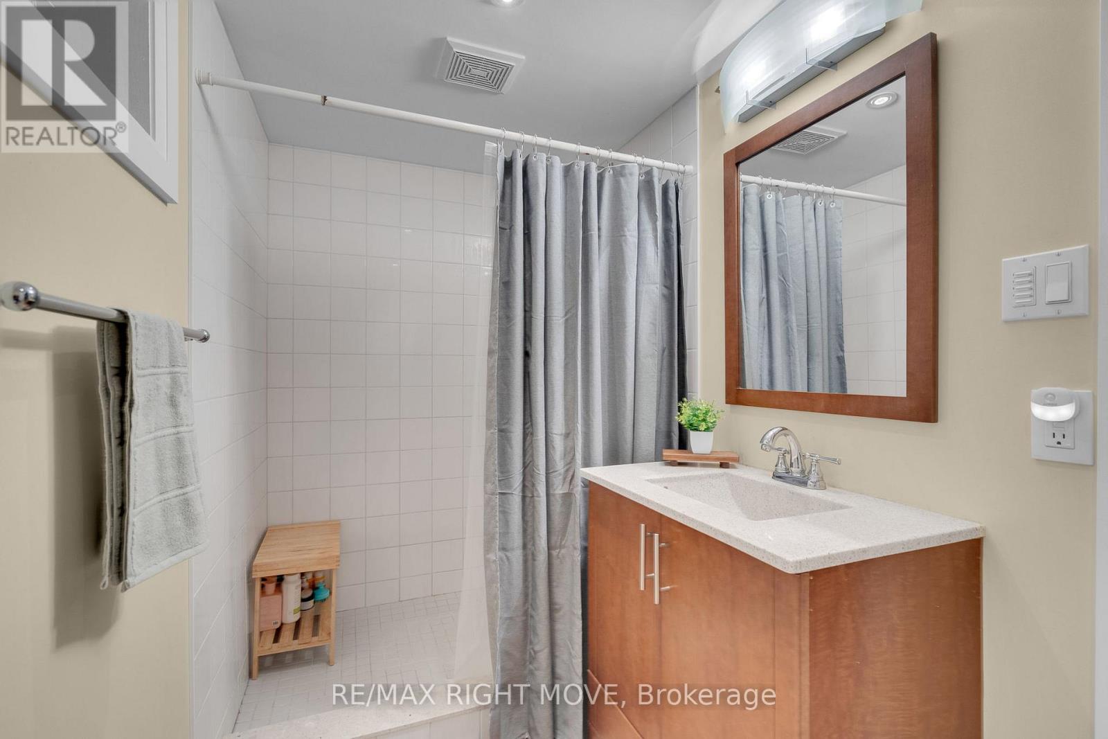 88 Rose Street, Barrie, Ontario  L4M 2T2 - Photo 37 - S12146328