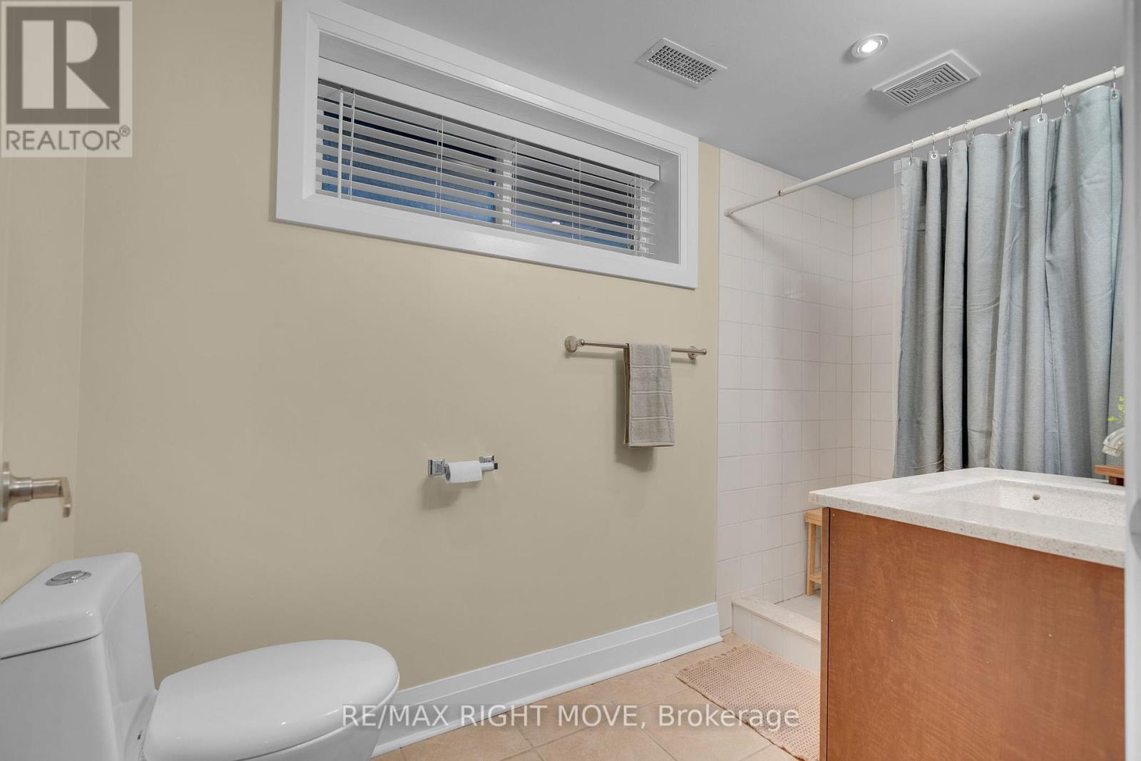 88 Rose Street, Barrie, Ontario  L4M 2T2 - Photo 36 - S12146328