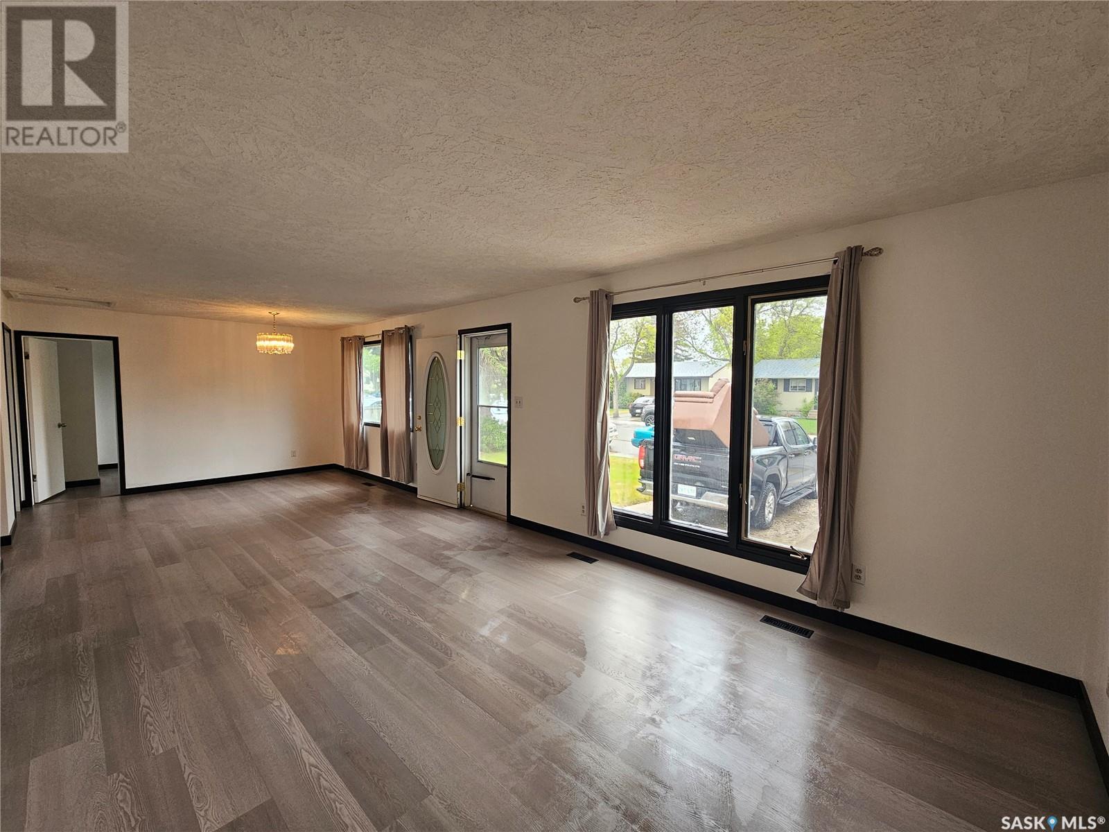 Property at 73 Cartier CRESCENT image 3