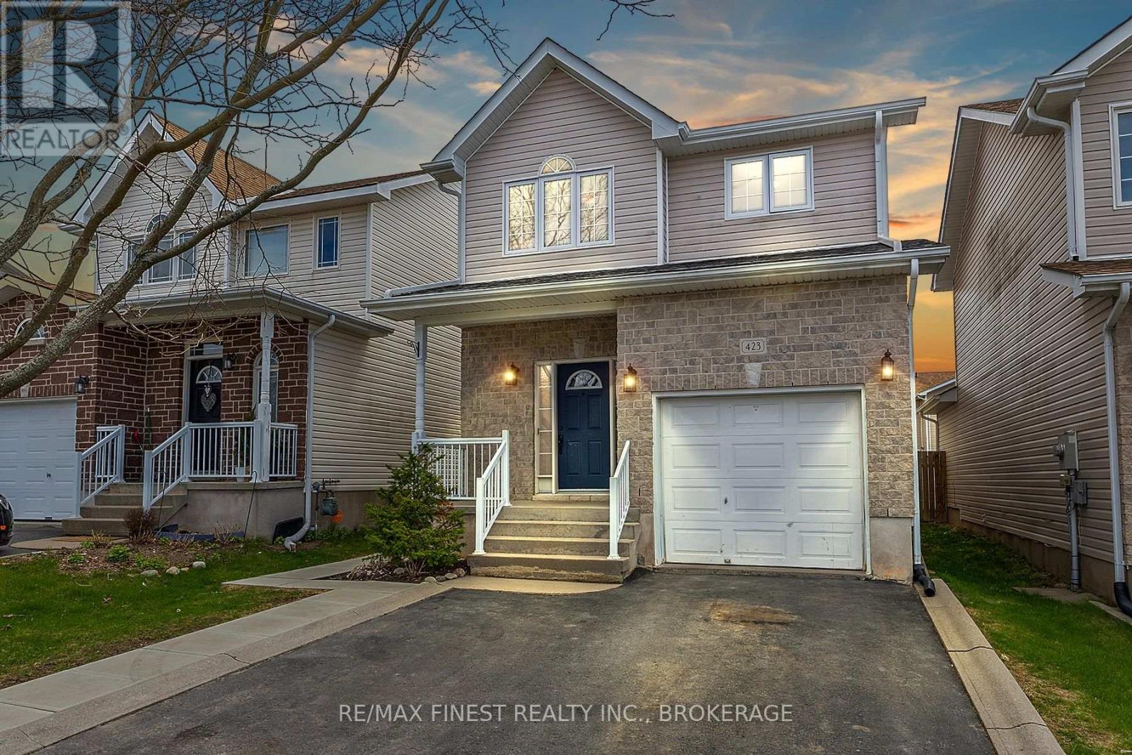 Property at 423 MAUREEN STREET image 1
