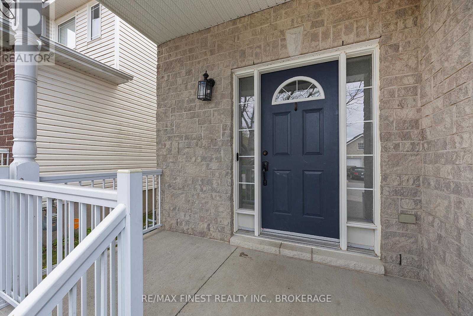 Property at 423 MAUREEN STREET image 5
