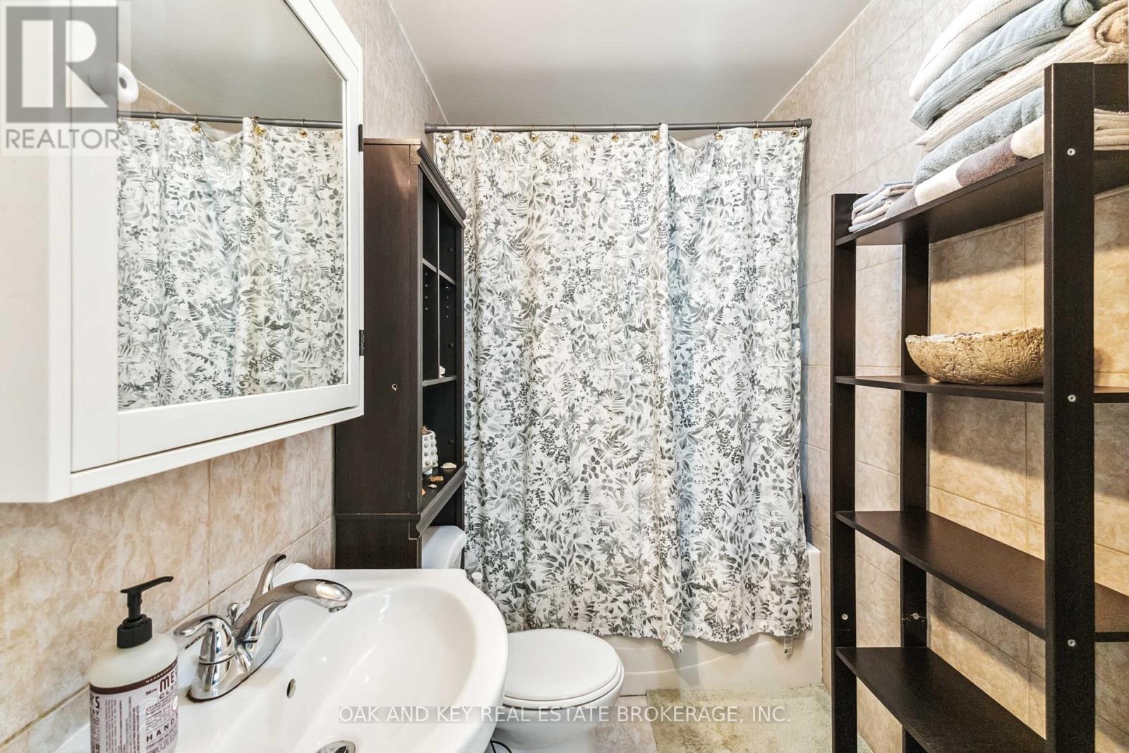 130 Wellington Street, Southwest Middlesex (Wardsville), Ontario  N0L 2N0 - Photo 23 - X12158902