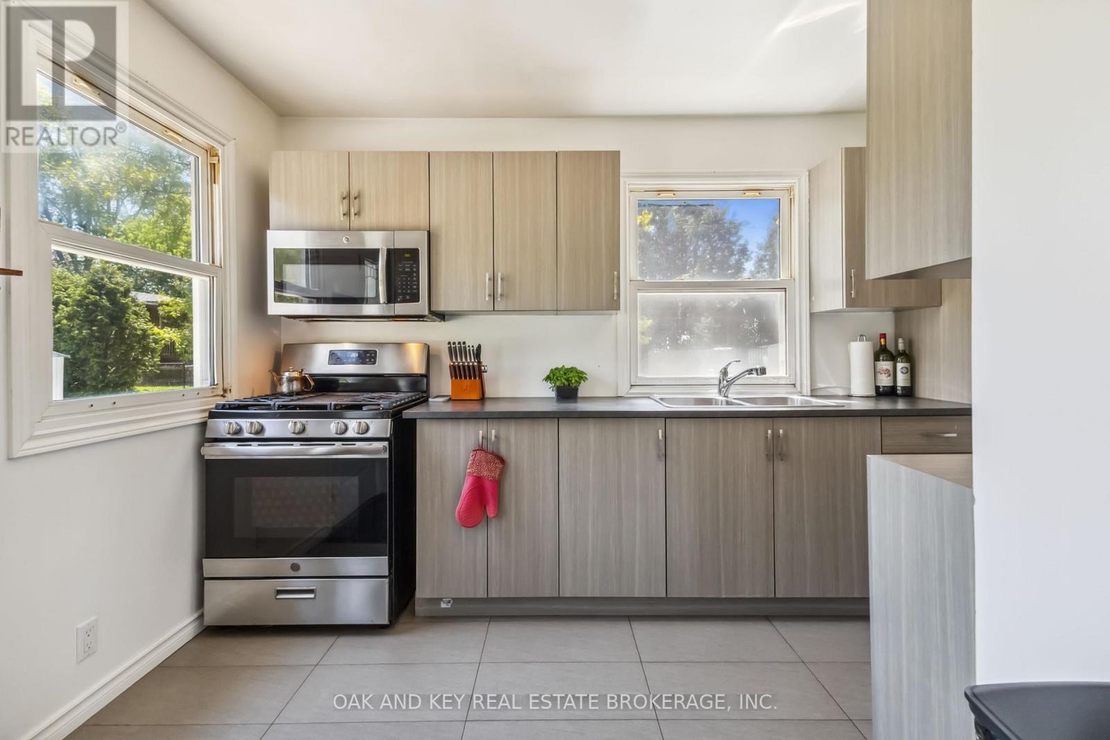130 Wellington Street, Southwest Middlesex (Wardsville), Ontario  N0L 2N0 - Photo 24 - X12158902