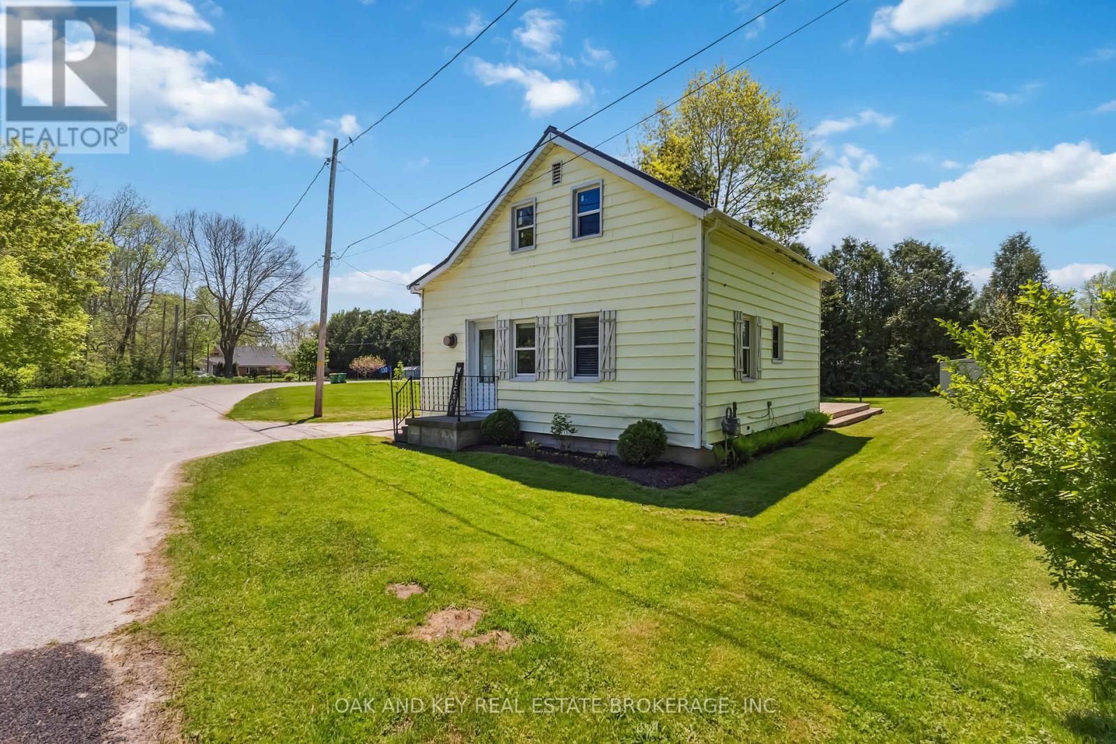 130 Wellington Street, Southwest Middlesex (Wardsville), Ontario  N0L 2N0 - Photo 3 - X12158902