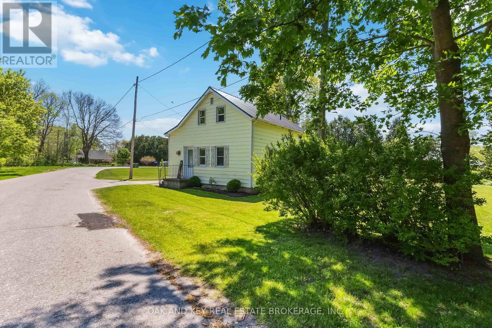 130 Wellington Street, Southwest Middlesex (Wardsville), Ontario  N0L 2N0 - Photo 4 - X12158902