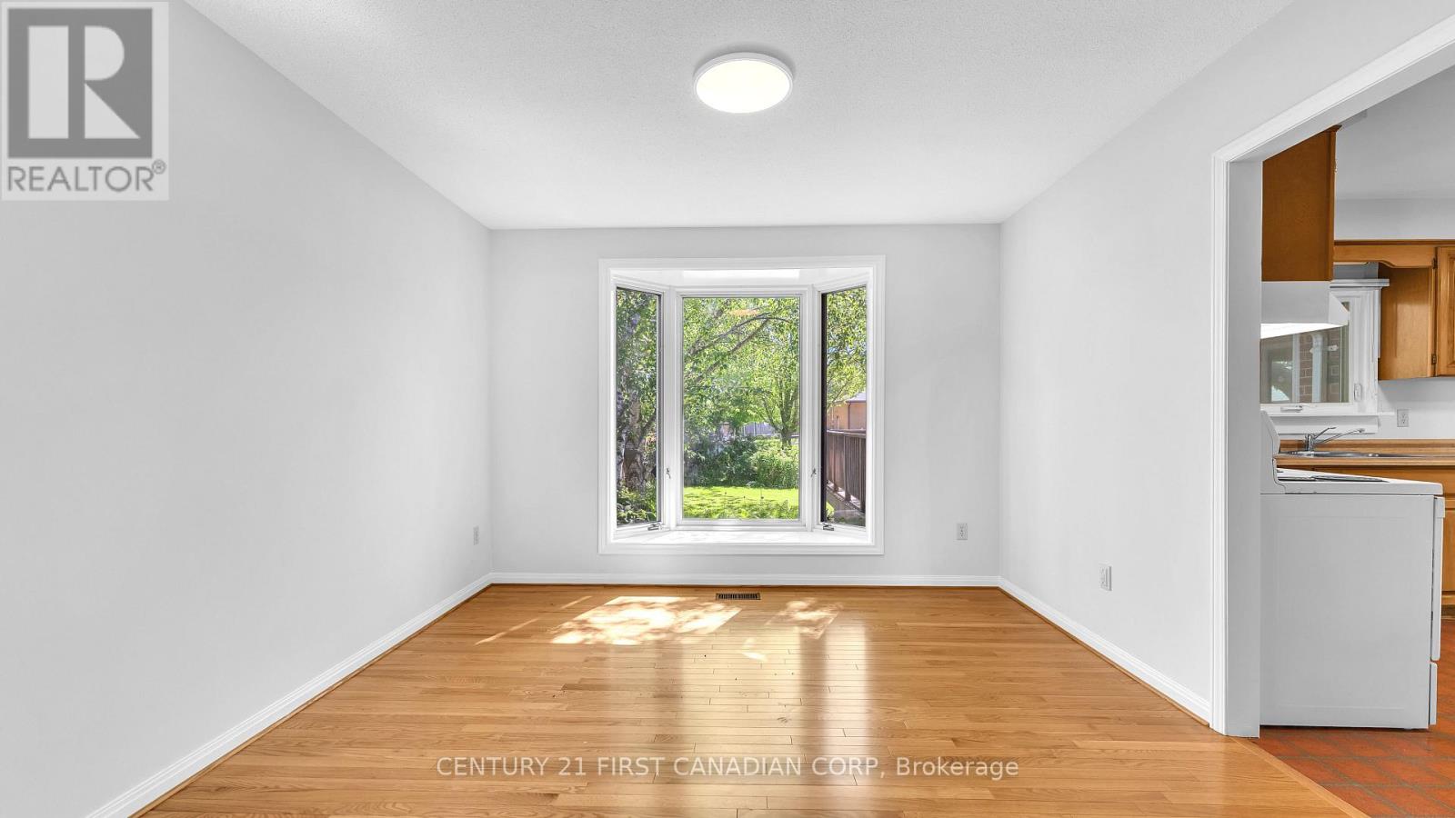 325 Helen Drive, Strathroy Caradoc, Ontario  N7G 3M6 - Photo 6 - X12158905