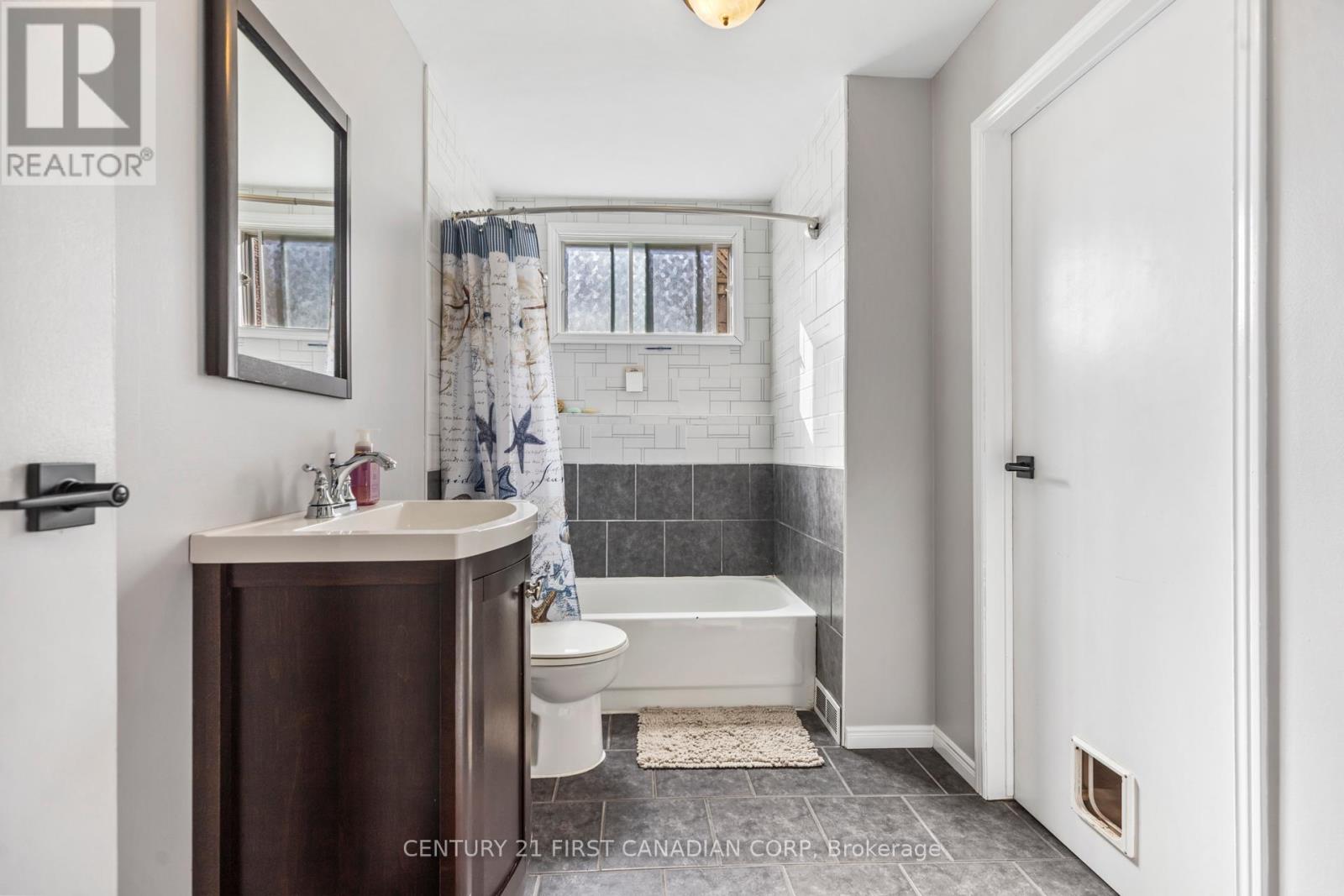 64 Portsmouth Road, London East, Ontario  N5V 4E2 - Photo 17 - X12158921