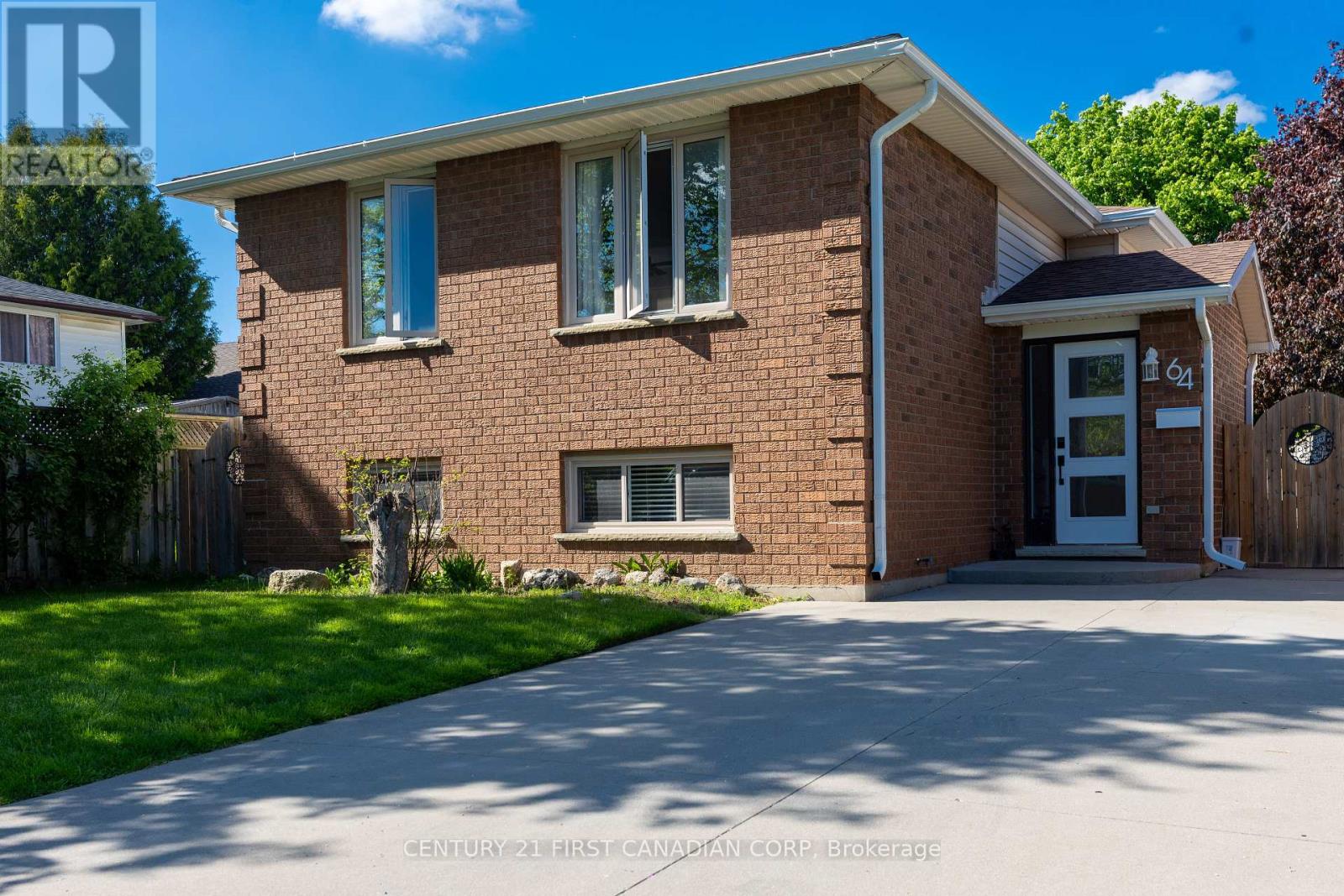 64 Portsmouth Road, London East, Ontario  N5V 4E2 - Photo 2 - X12158921