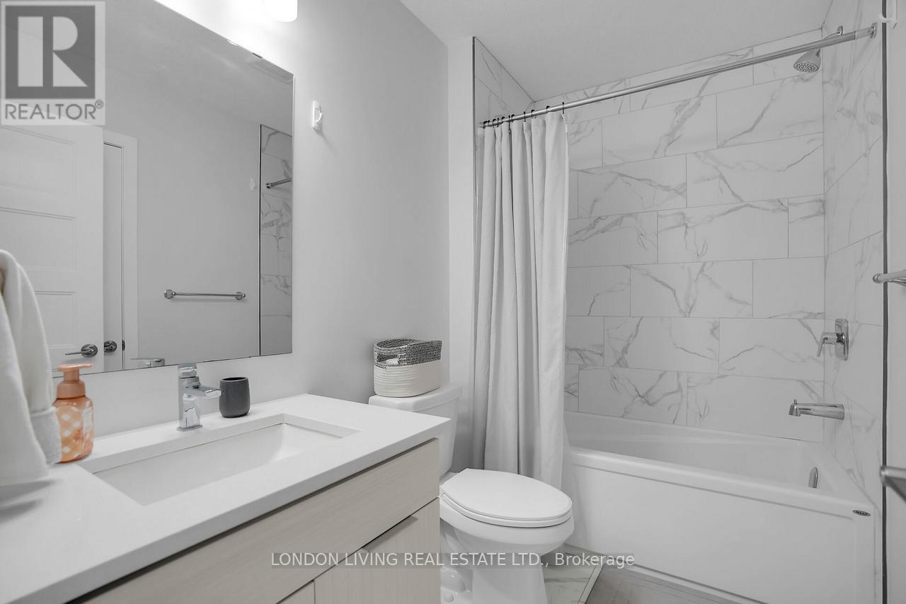 Photo 5 of 42 for 28 - 3380 Singleton Avenue