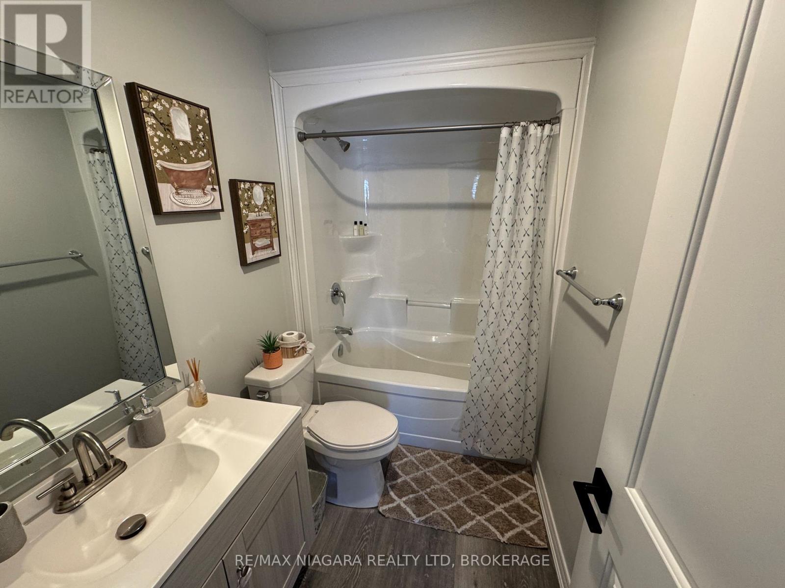 3 Upper - 8196 Mcleod Road, Niagara Falls (Brown), Ontario  L2H 3N3 - Photo 13 - X12132039