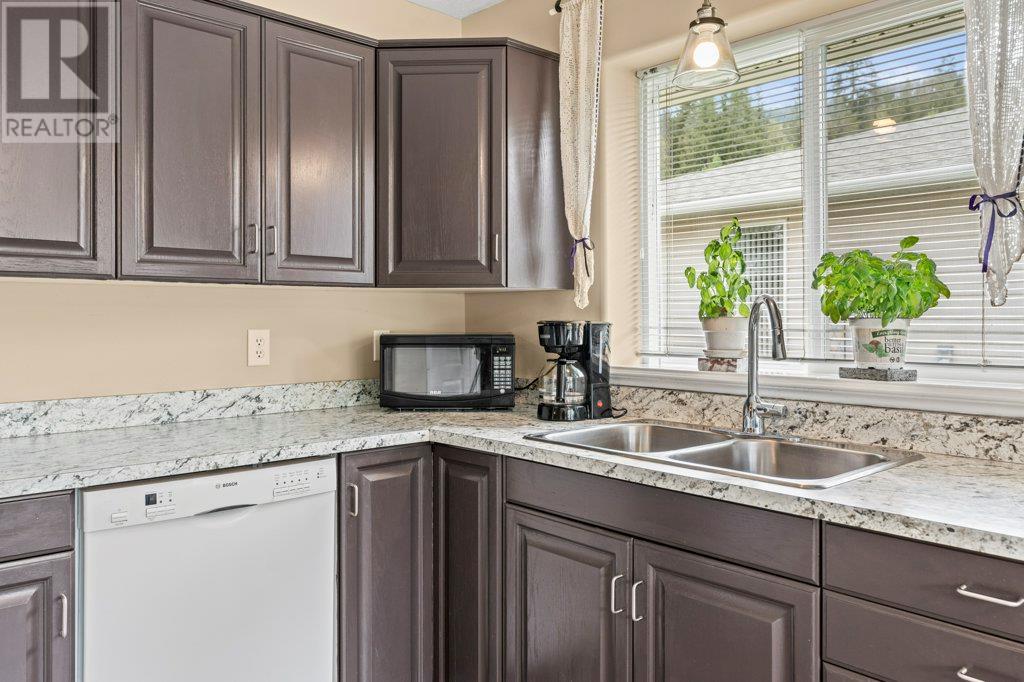 2675 Pine Avenue Unit# 14, Lumby, British Columbia  V0E 2G5 - Photo 10 - 10347961