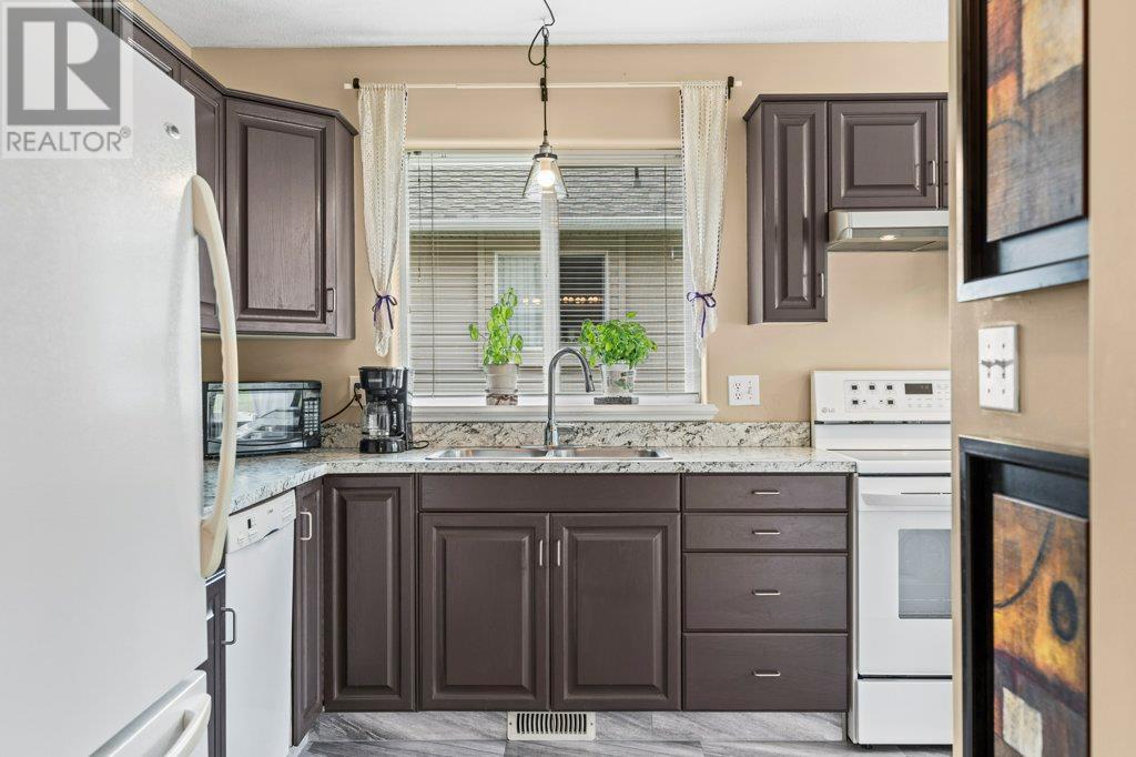 2675 Pine Avenue Unit# 14, Lumby, British Columbia  V0E 2G5 - Photo 9 - 10347961