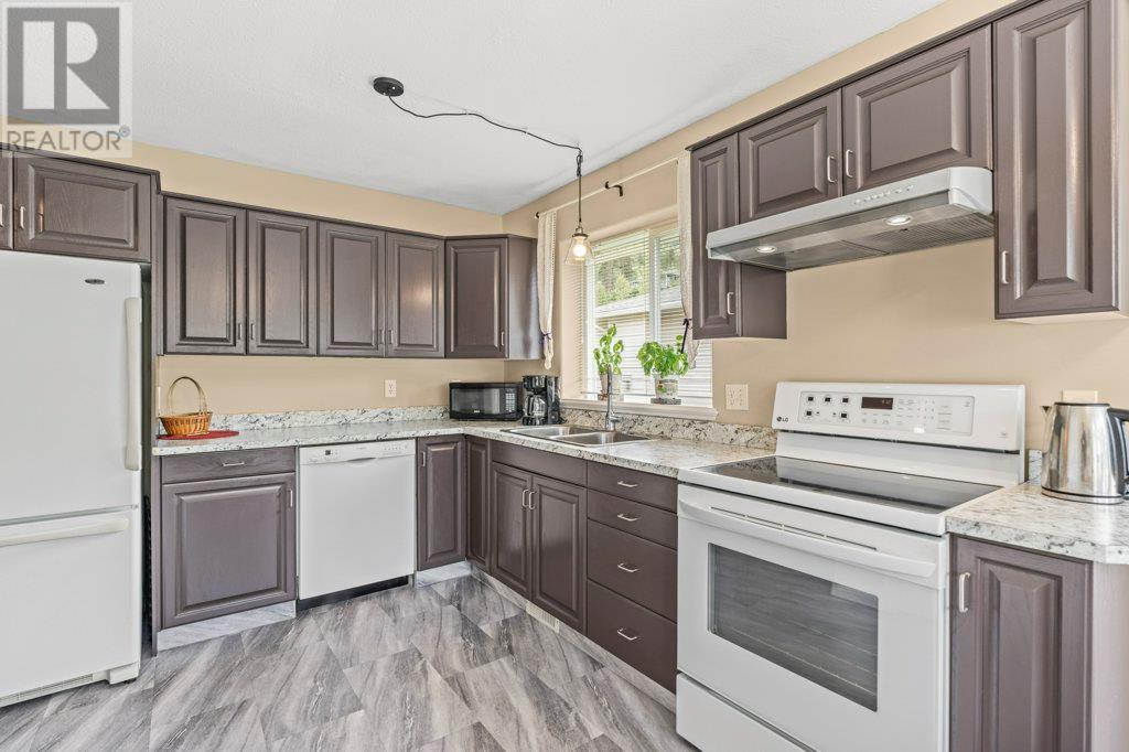 2675 Pine Avenue Unit# 14, Lumby, British Columbia  V0E 2G5 - Photo 6 - 10347961