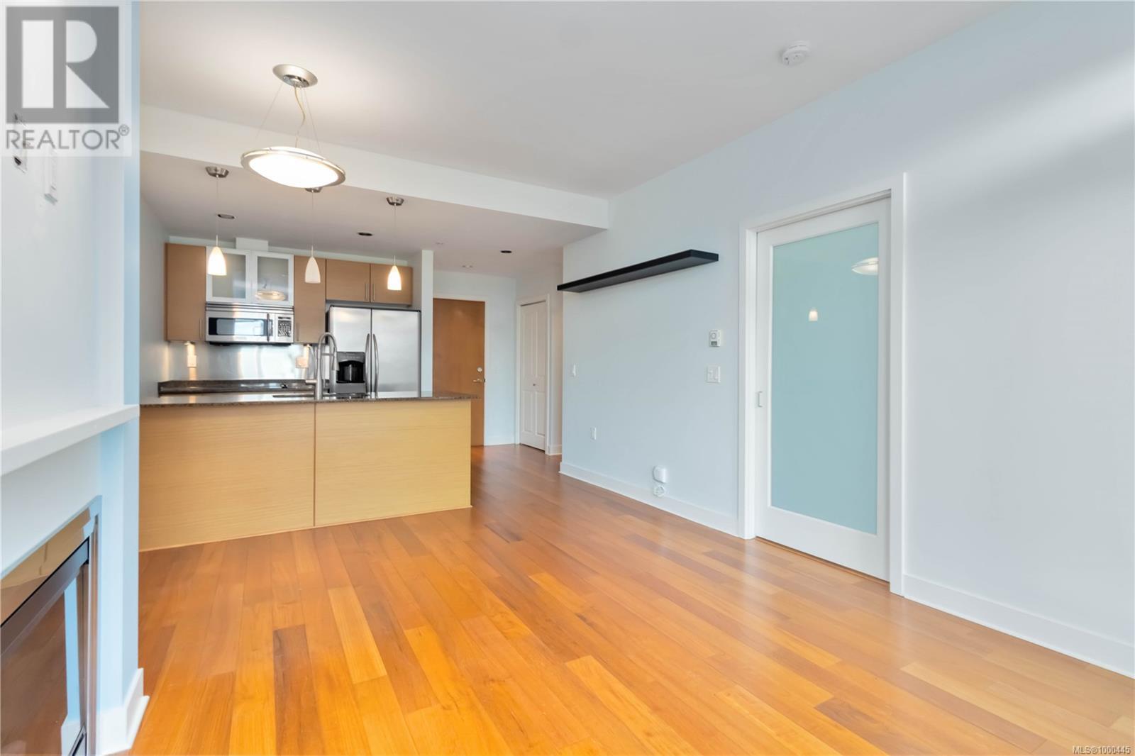 302 3614 Richmond Rd, Saanich, British Columbia  V8P 4R5 - Photo 9 - 1000445