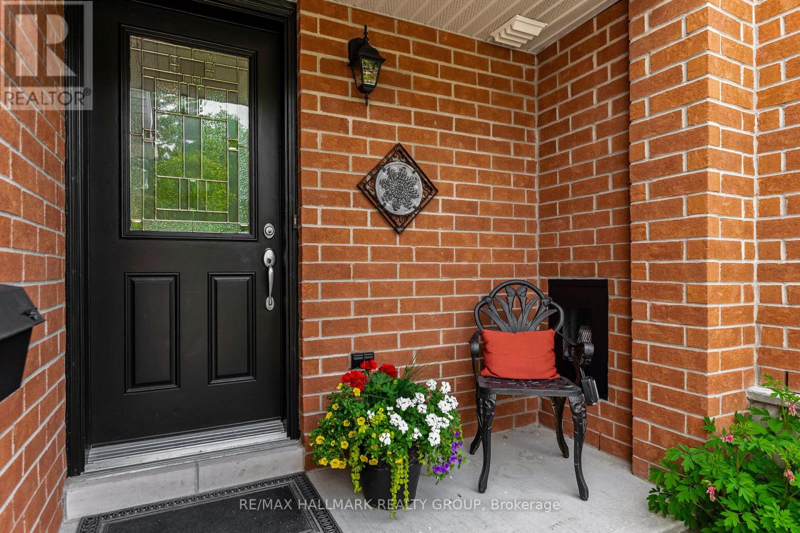 59 Brady Avenue, Ottawa, Ontario  K2K 0B2 - Photo 3 - X12158917