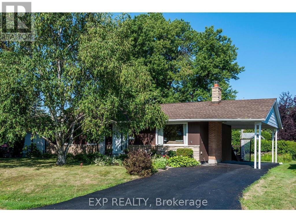 11 Hillview Road, Ottawa, Ontario  K2H 5G5 - Photo 1 - X12159102