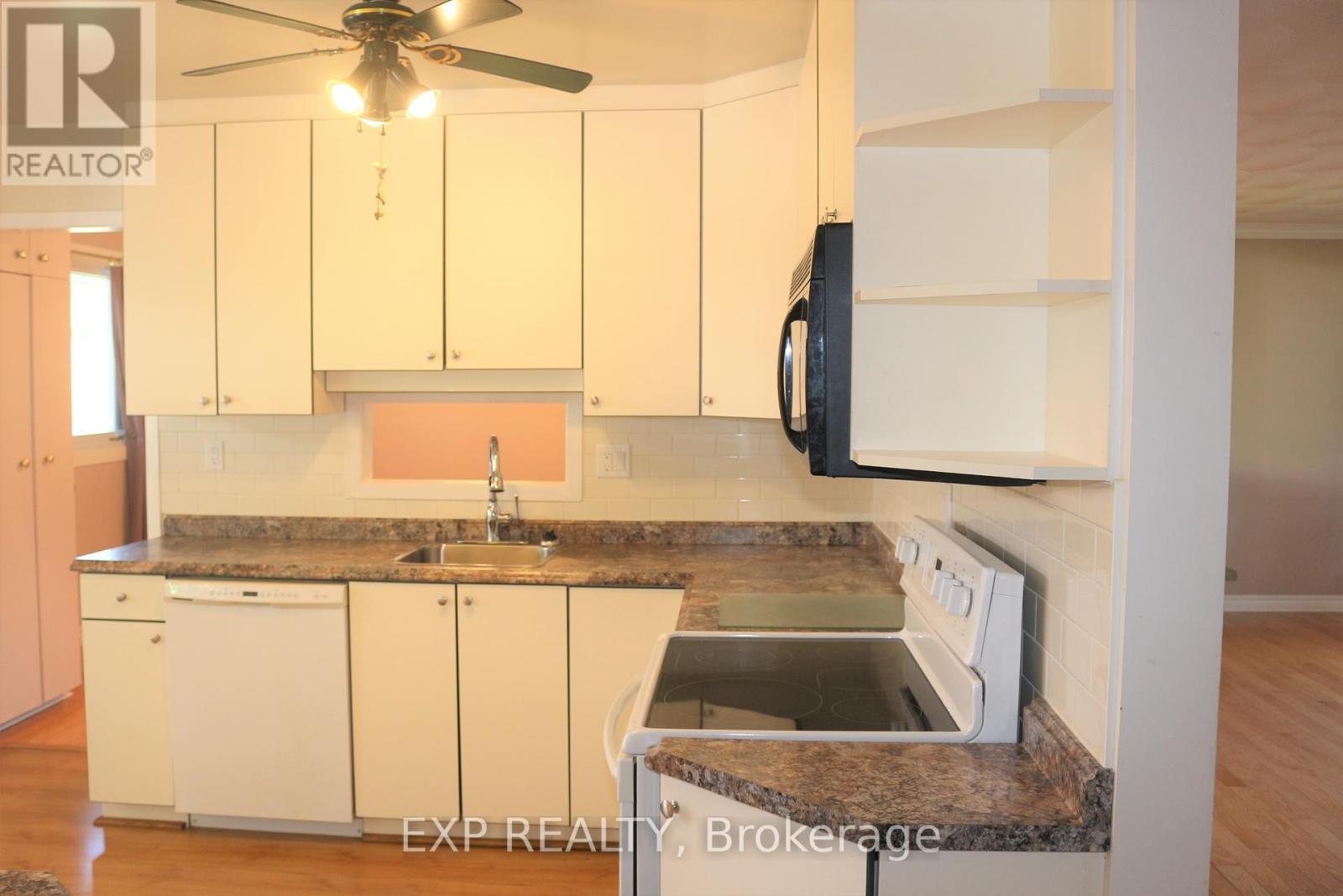 11 Hillview Road, Ottawa, Ontario  K2H 5G5 - Photo 11 - X12159102