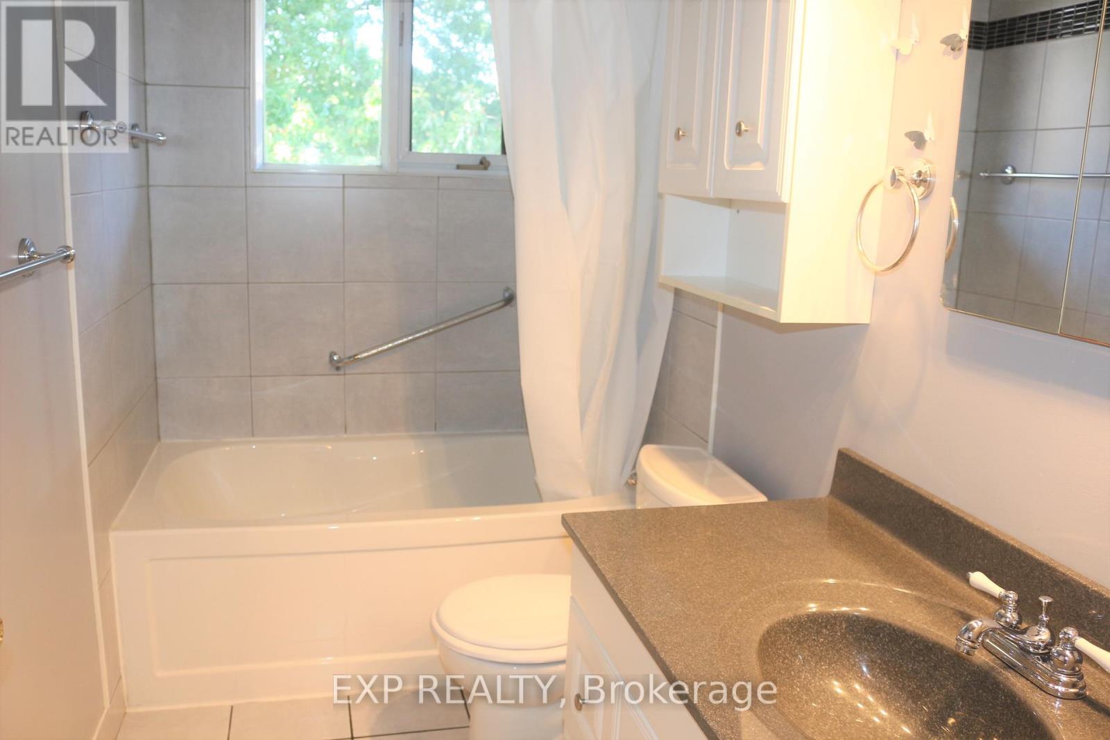11 Hillview Road, Ottawa, Ontario  K2H 5G5 - Photo 15 - X12159102