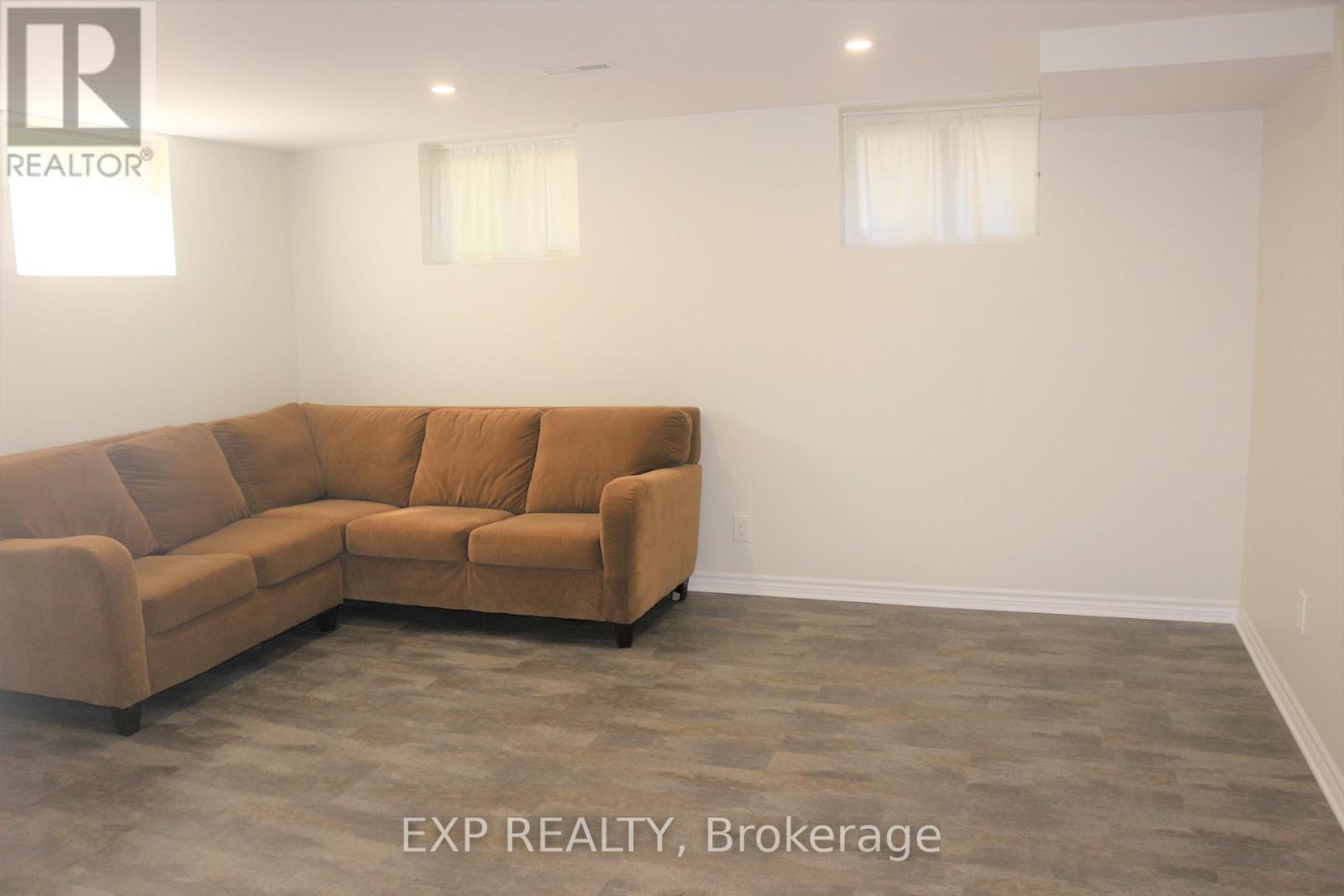 11 Hillview Road, Ottawa, Ontario  K2H 5G5 - Photo 17 - X12159102