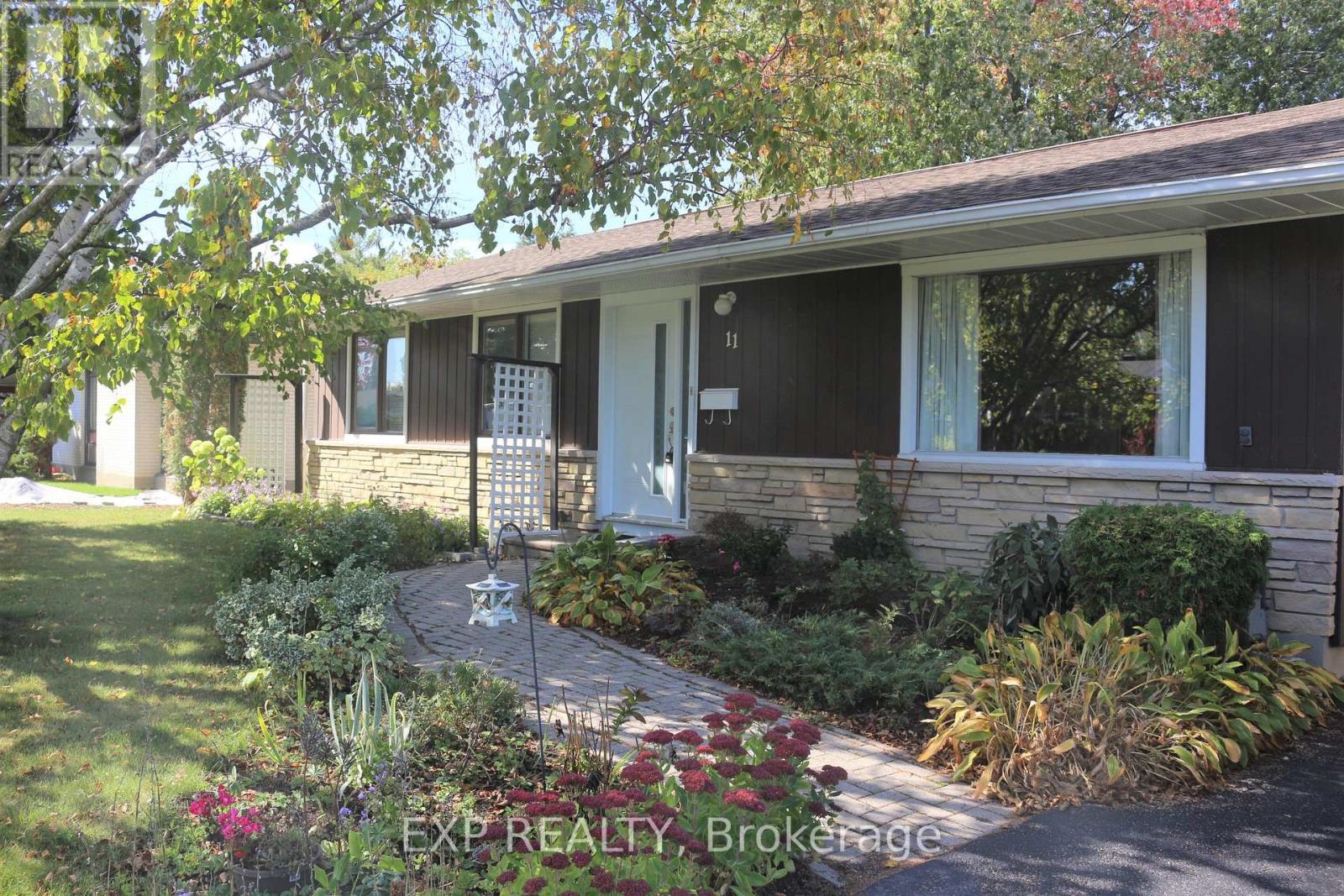 11 Hillview Road, Ottawa, Ontario  K2H 5G5 - Photo 21 - X12159102