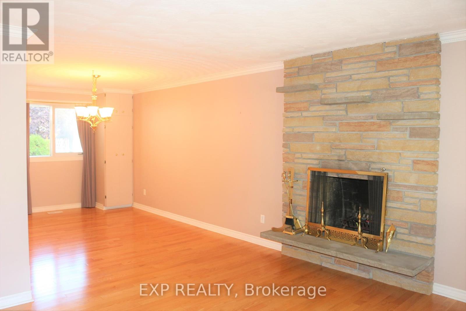 11 Hillview Road, Ottawa, Ontario  K2H 5G5 - Photo 5 - X12159102