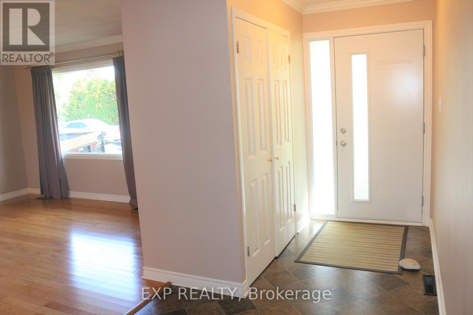 11 Hillview Road, Ottawa, Ontario  K2H 5G5 - Photo 6 - X12159102