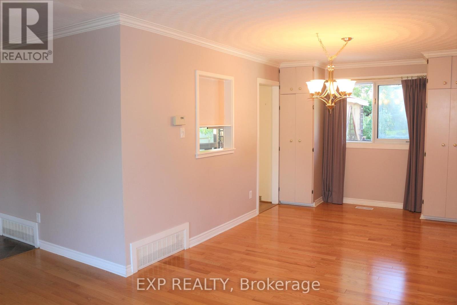 11 Hillview Road, Ottawa, Ontario  K2H 5G5 - Photo 7 - X12159102