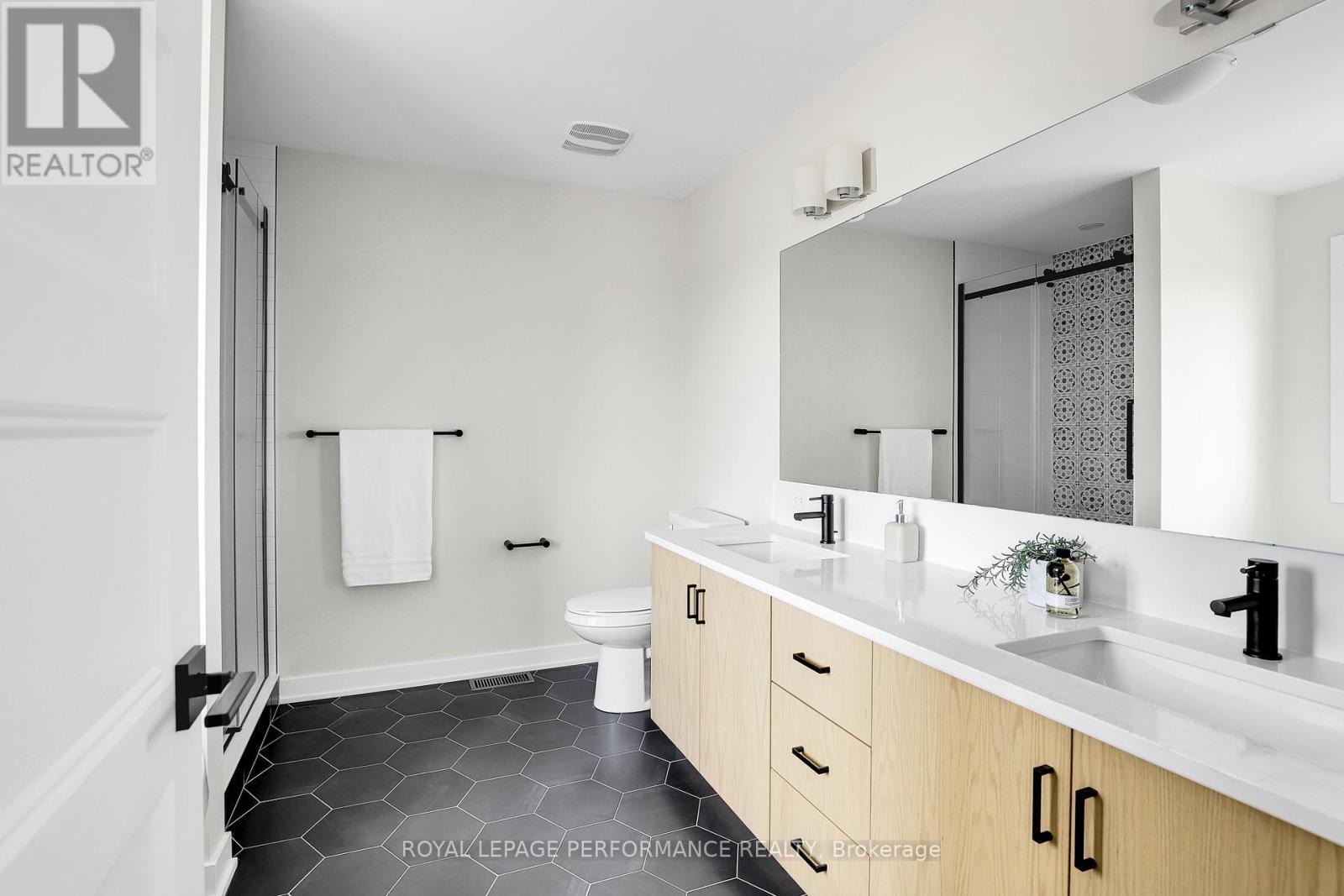 556 Paakanaak Avenue, Ottawa, Ontario  K1X 0H4 - Photo 25 - X12159121