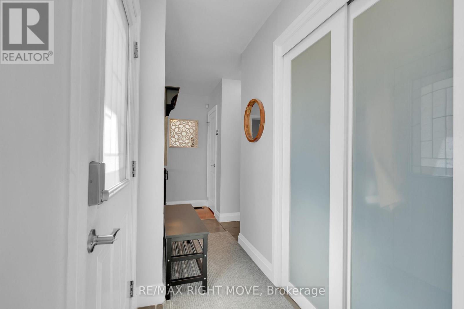 88 Rose Street, Barrie, Ontario  L4M 2T2 - Photo 6 - S12146328