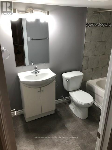 28 Grove Street E, Barrie, Ontario L4M 2N7 - Photo 13 - S12158918