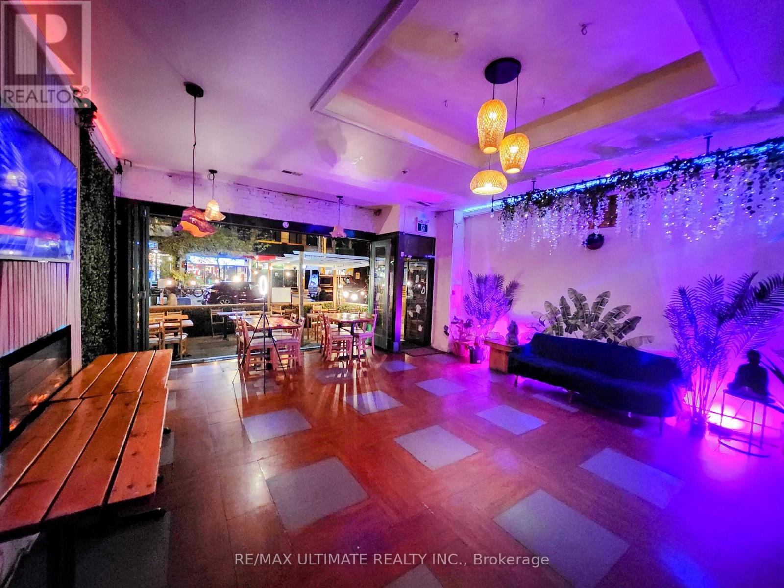 319 Augusta Avenue, Toronto, Ontario  M5T 2M2 - Photo 4 - C12158829