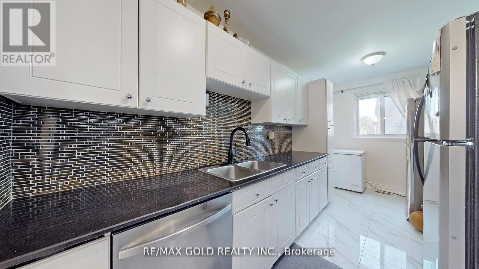 118 Fleetwood Crescent, Brampton, Ontario  L6T 2E5 - Photo 8 - W12022057