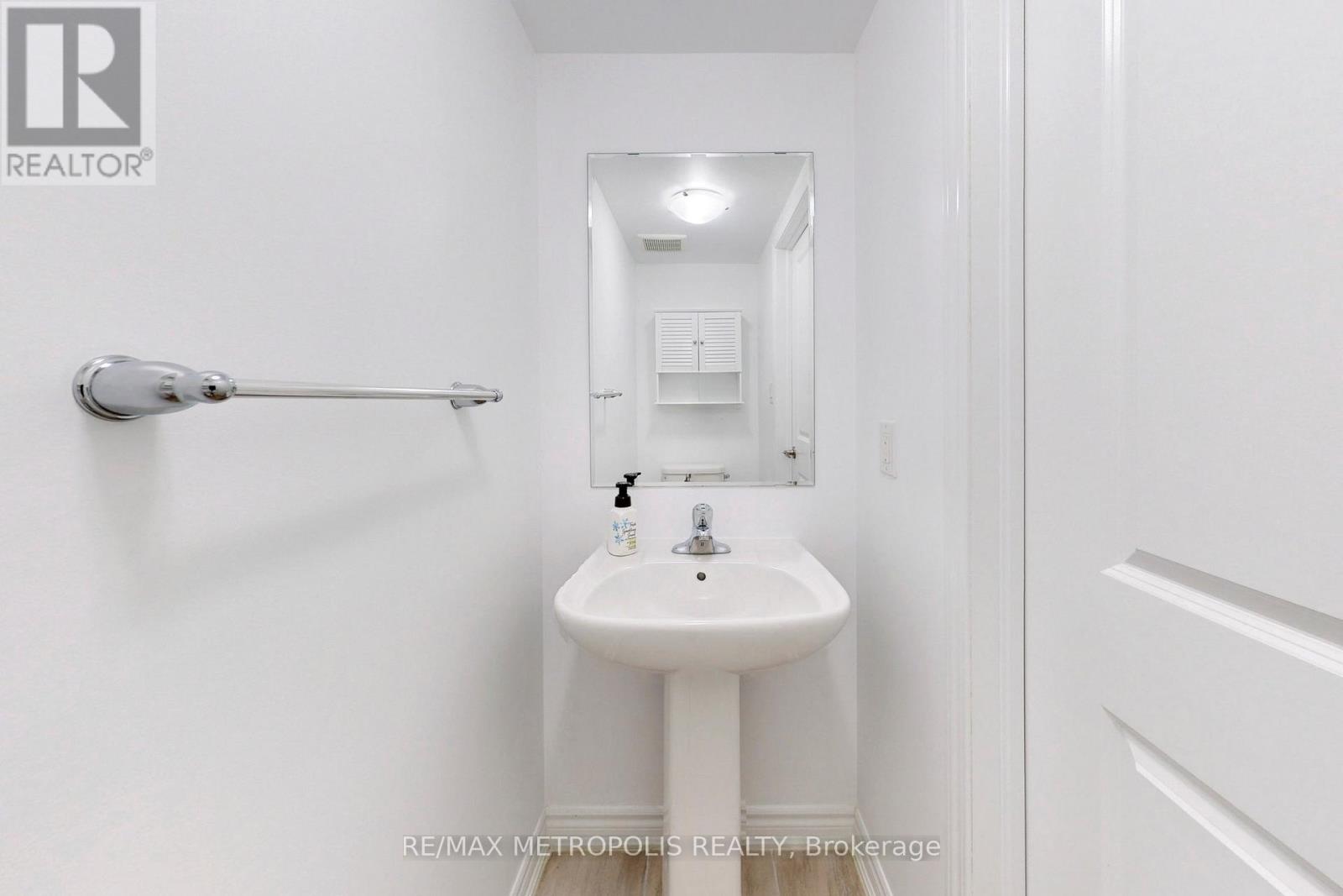 1054 Clipper Lane, Pickering, Ontario  L1X 0E4 - Photo 14 - E12158831