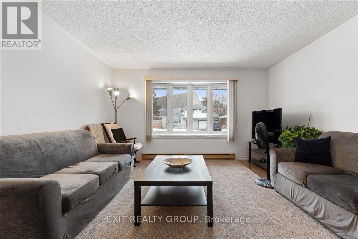 12 Chown Crescent, Belleville, Ontario  K8P 4P9 - Photo 6 - X12159025