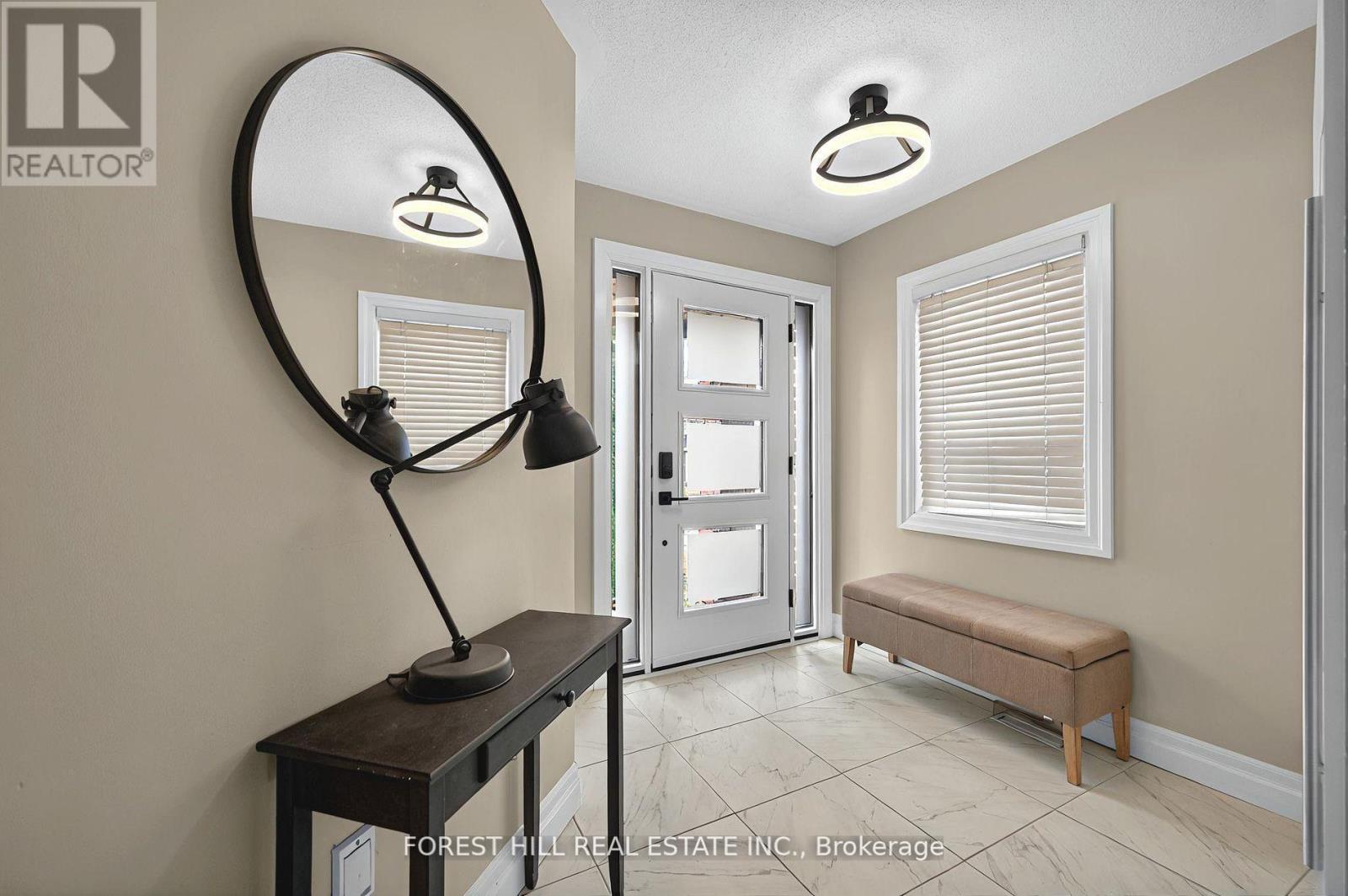 88 Noble Drive, Bradford West Gwillimbury, Ontario  L3Z 3B4 - Photo 3 - N12158824