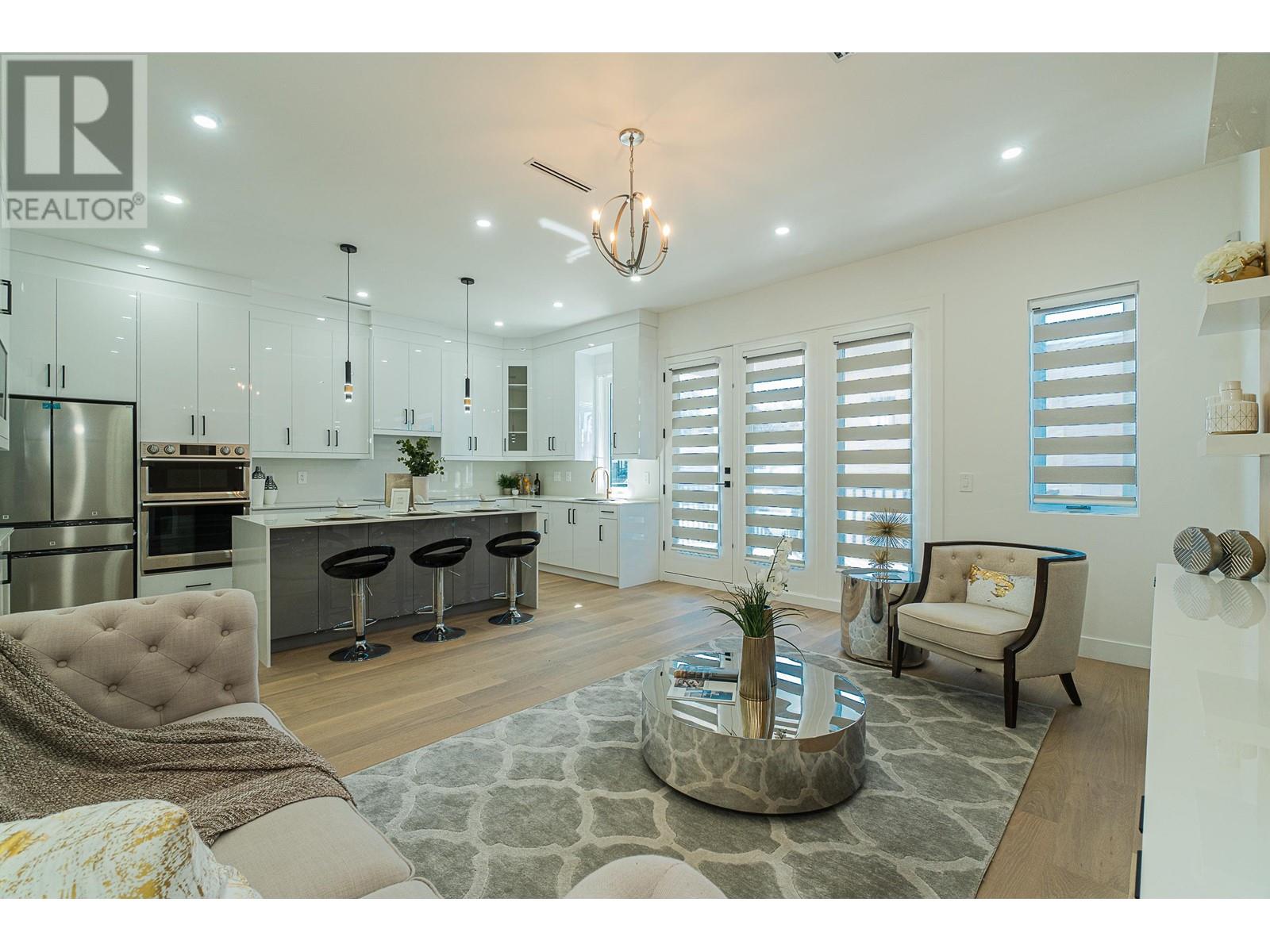 Listing Picture 13 of 38 : 4152 PENDER STREET, Burnaby / 本拿比 - 魯藝地產 Yvonne Lu Group - MLS Medallion Club Member