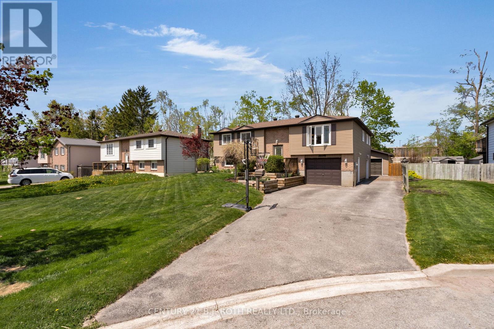 Property at 20 CHIPPAWA COURT image 2