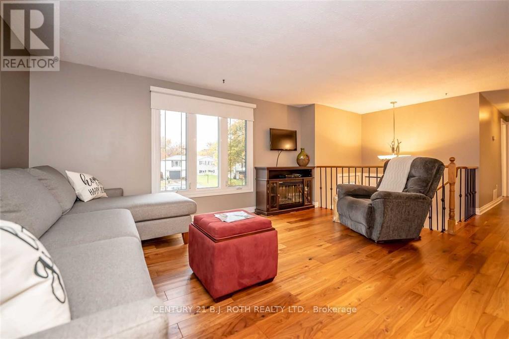 Property at 20 CHIPPAWA COURT image 5