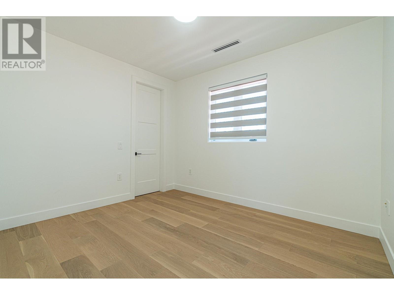 Listing Picture 27 of 38 : 4152 PENDER STREET, Burnaby / 本拿比 - 魯藝地產 Yvonne Lu Group - MLS Medallion Club Member