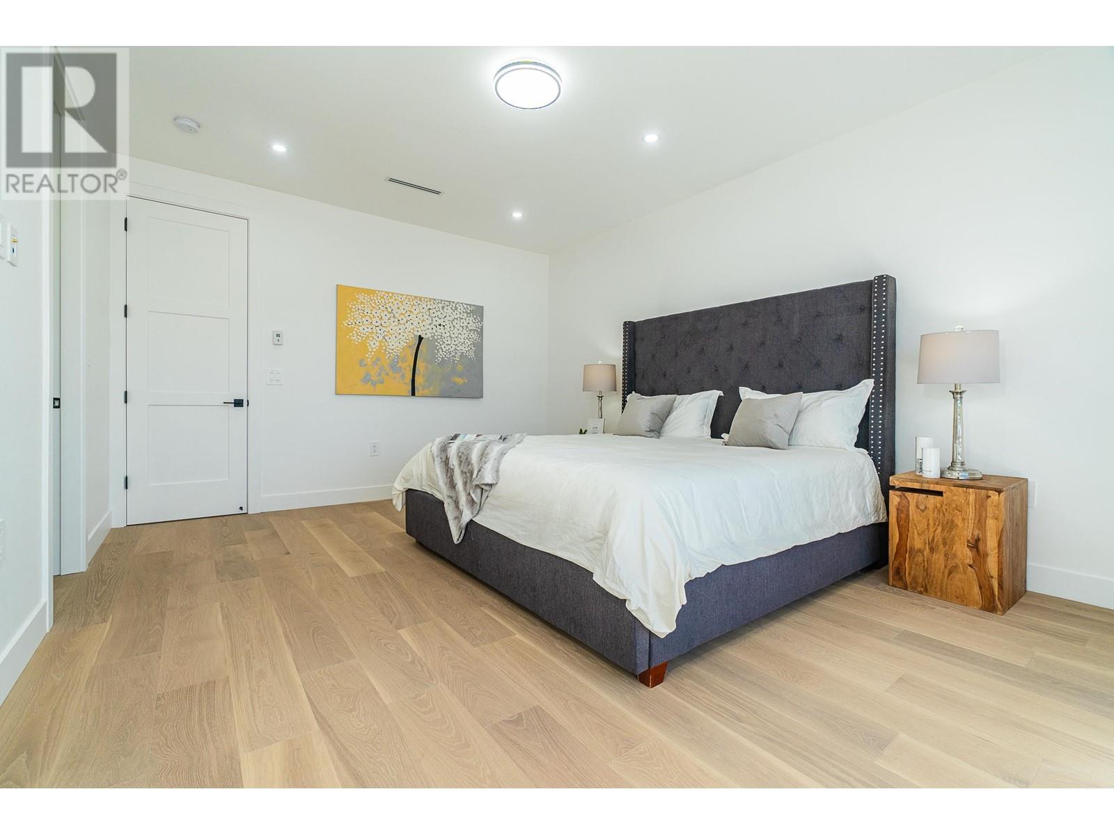 Listing Picture 22 of 38 : 4152 PENDER STREET, Burnaby / 本拿比 - 魯藝地產 Yvonne Lu Group - MLS Medallion Club Member