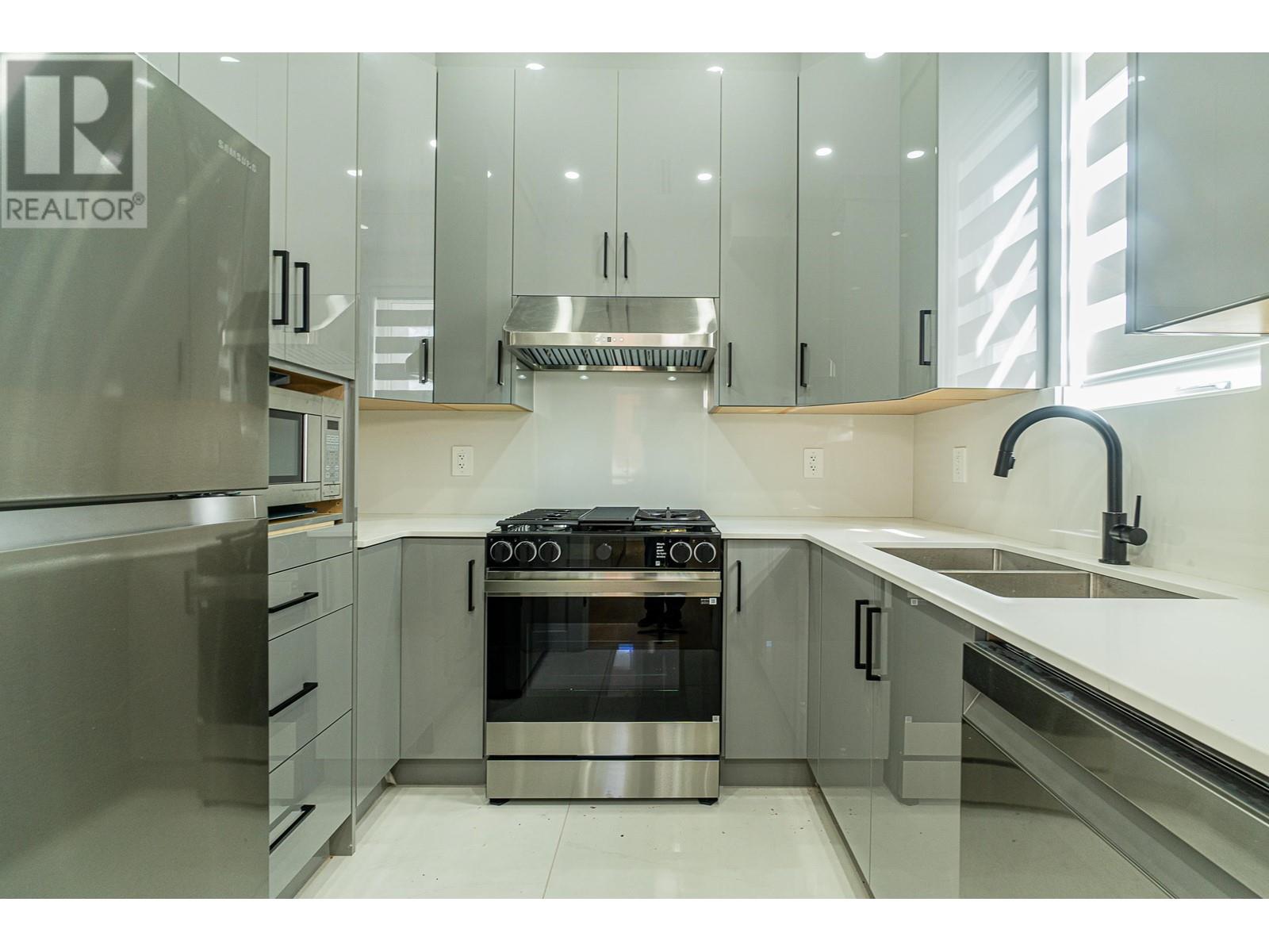 Listing Picture 19 of 38 : 4152 PENDER STREET, Burnaby / 本拿比 - 魯藝地產 Yvonne Lu Group - MLS Medallion Club Member