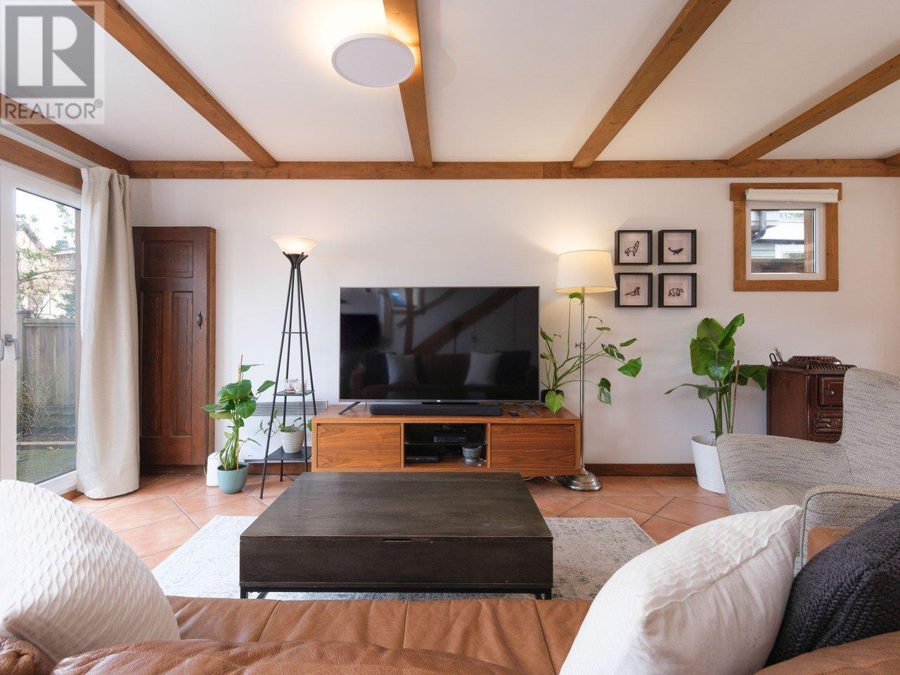 950 Ringwood Avenue, Vancouver, British Columbia  V5V 2T8 - Photo 9 - R2993689